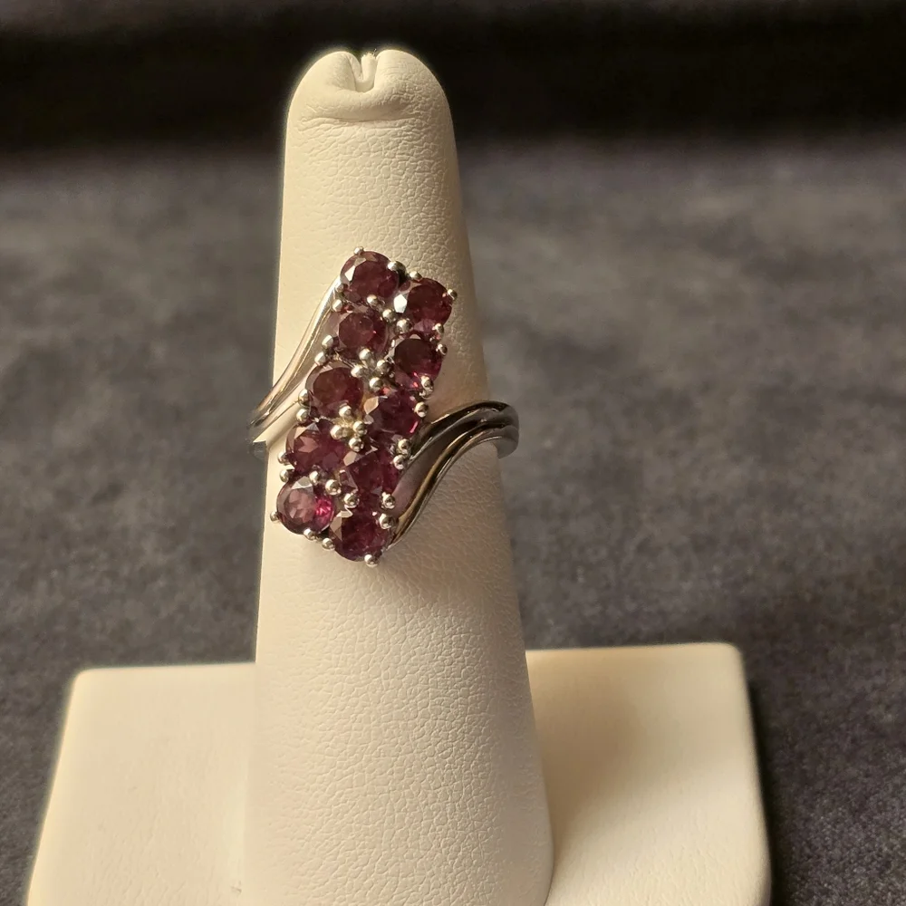 .925 Sterling Silver Wine Garnet Ring Ladies Size 6 - Picture 1 of 7